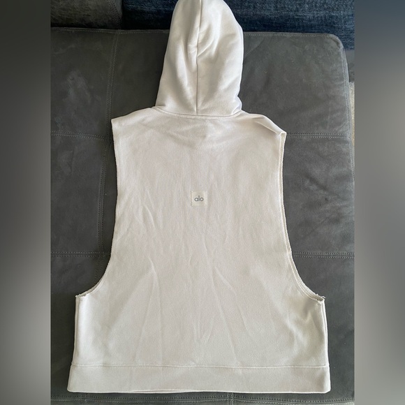 Alo Yoga Men’s Renown Sleeveless Hoodie Bone - Picture 4 of 10